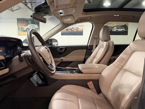 Used 2023 Lincoln Aviator AWD w/ Premium Package image 15