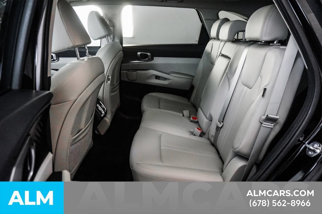Used 2025 Kia Sorento S w/ Panoramic Sunroof Package FWD image 13