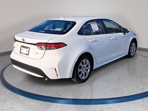 Used 2022 Toyota Corolla LE image 5