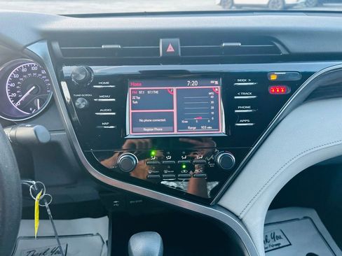 Used 2019 Toyota Camry LE image 64