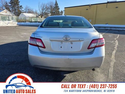Used 2011 Toyota Camry LE image 4