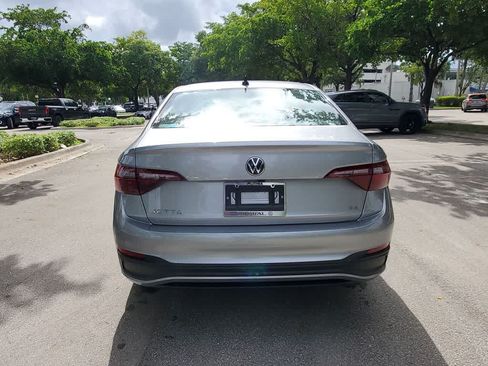 Used 2024 Volkswagen Jetta SE FWD image 13