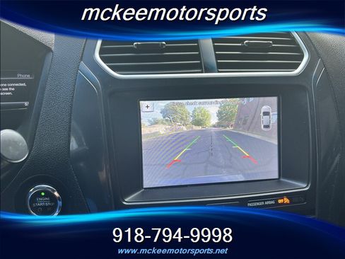 Used 2017 Ford Explorer XLT w/ Equipment Group 202A AWD/4WD image 17