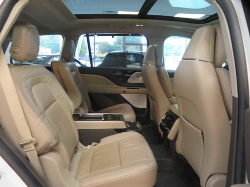 Used 2020 Lincoln Aviator Reserve w/ Equipment Group 202A image 24