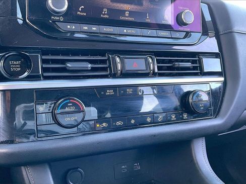 Used 2025 Nissan Pathfinder SV image 29