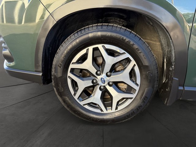 Used 2023 Subaru Forester Premium AWD/4WD image 9