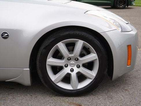 Used 2004 Nissan 350Z Enthusiast RWD image 13