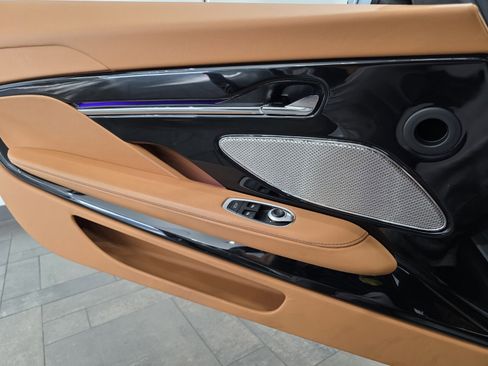 Used 2025 Aston Martin DB12 Convertible image 16