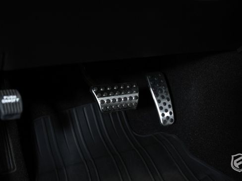 Used 2022 Dodge Challenger SRT Hellcat w/ Plus Package image 34