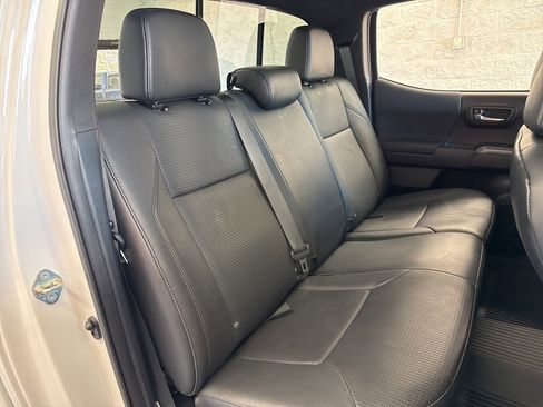Used 2019 Toyota Tacoma TRD Off-Road image 45