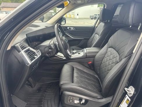 Used 2024 BMW X7 xDrive40i w/ Premium Package AWD/4WD image 12