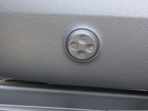 New 2026 Mercedes-Benz GLC 300 4MATIC image 25