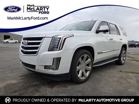 Used 2017 Cadillac Escalade Luxury RWD image 1