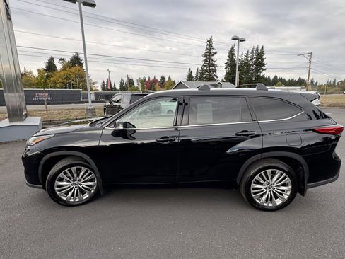 Used 2022 Toyota Highlander Platinum image 7