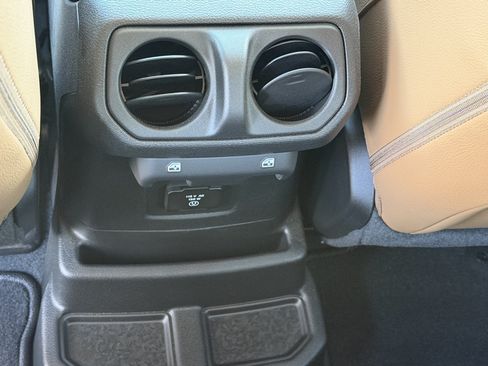 Used 2022 Jeep Wrangler Unlimited Sahara w/ Cold Weather Group AWD/4WD image 25