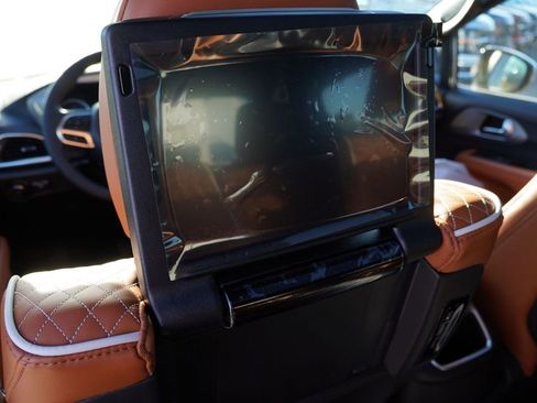 New 2026 Chrysler Pacifica Pinnacle image 14