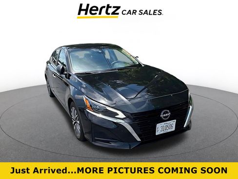 Used 2025 Nissan Altima 2.5 SV FWD image 1