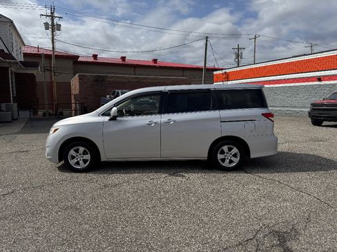 Used 2015 Nissan Quest SV image 2