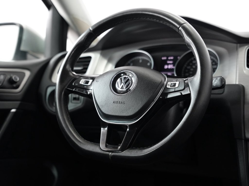 Used 2015 Volkswagen Golf TDI S FWD image 11