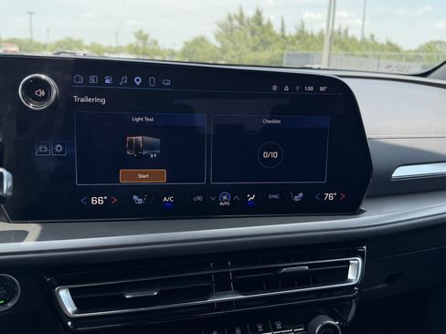 Used 2025 Chevrolet Traverse LT AWD/4WD image 48