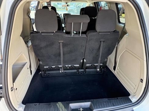 Used 2018 Dodge Grand Caravan SE image 12