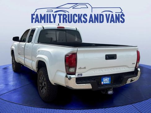 Used 2020 Toyota Tacoma SR5 AWD/4WD image 3