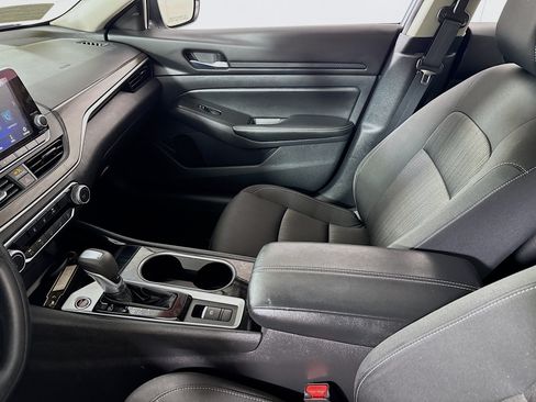Used 2024 Nissan Altima 2.5 SV AWD/4WD image 21