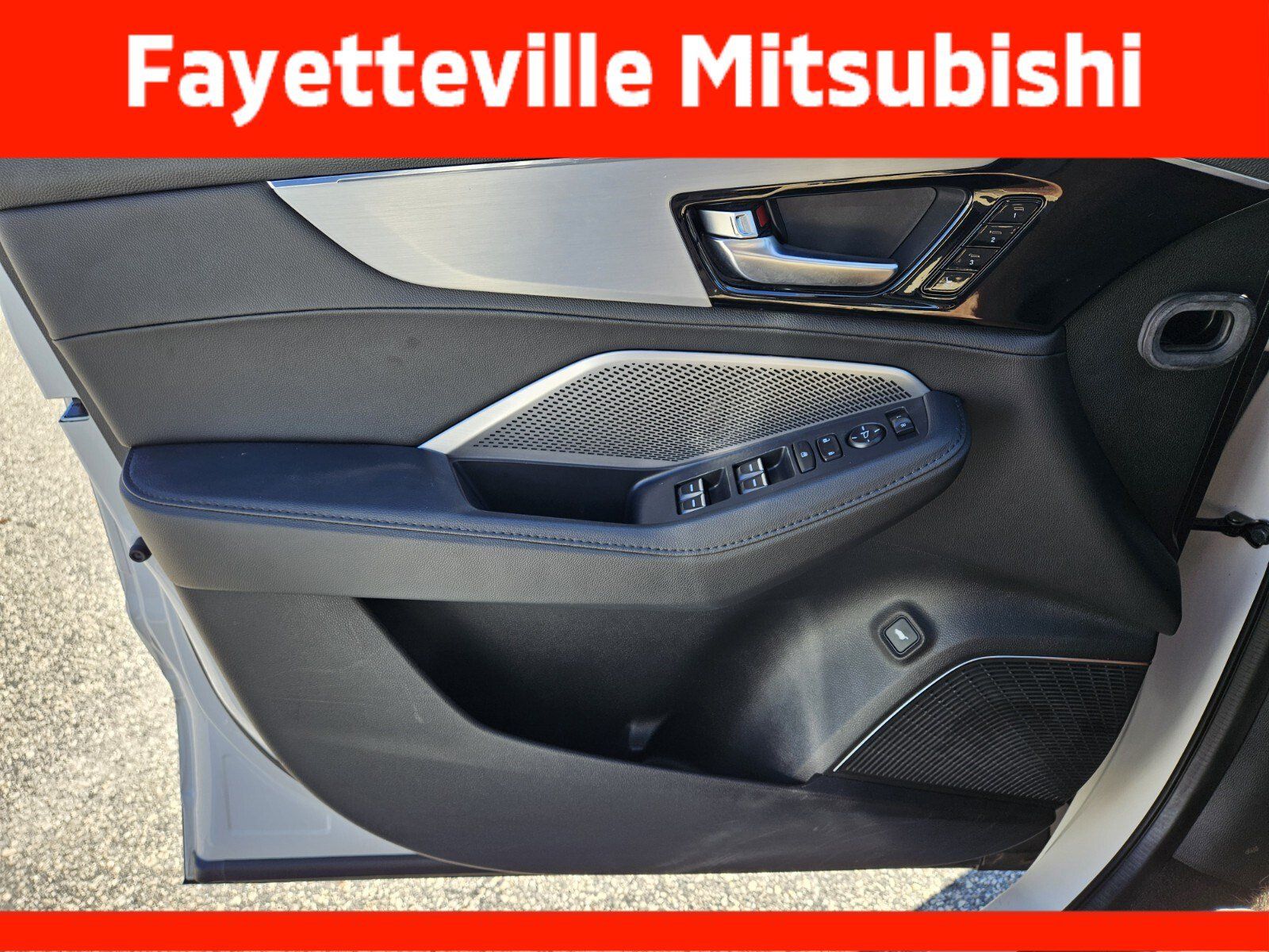 Used 2025 Acura MDX FWD image 30