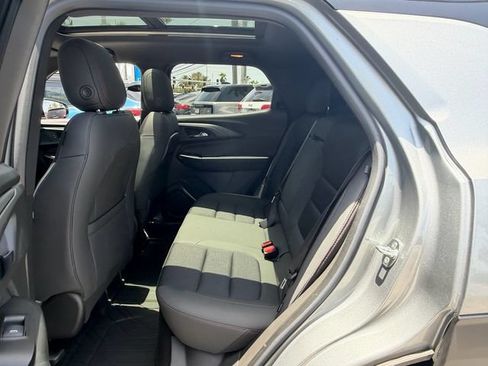 Used 2023 Chevrolet TrailBlazer RS w/ Sun and Liftgate Package FWD image 11