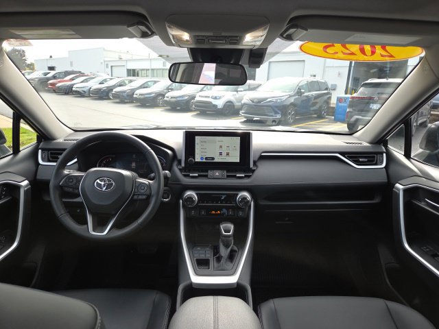 Used 2025 Toyota RAV4 XLE Premium w/ Weather Package AWD/4WD image 21