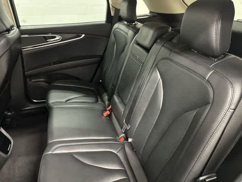 Used 2022 Lincoln Nautilus FWD image 14