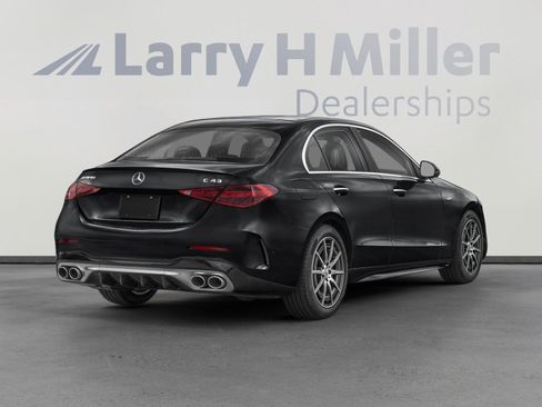 Used 2025 Mercedes-Benz C 43 AMG 4MATIC Sedan image 2