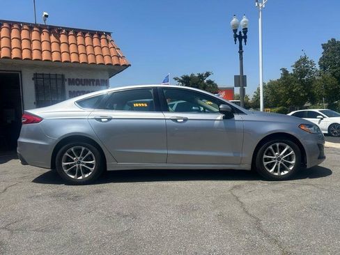 Used 2020 Ford Fusion SE FWD image 3