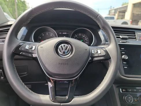 Used 2021 Volkswagen Tiguan SE w/ Panoramic Sunroof Package AWD/4WD image 16