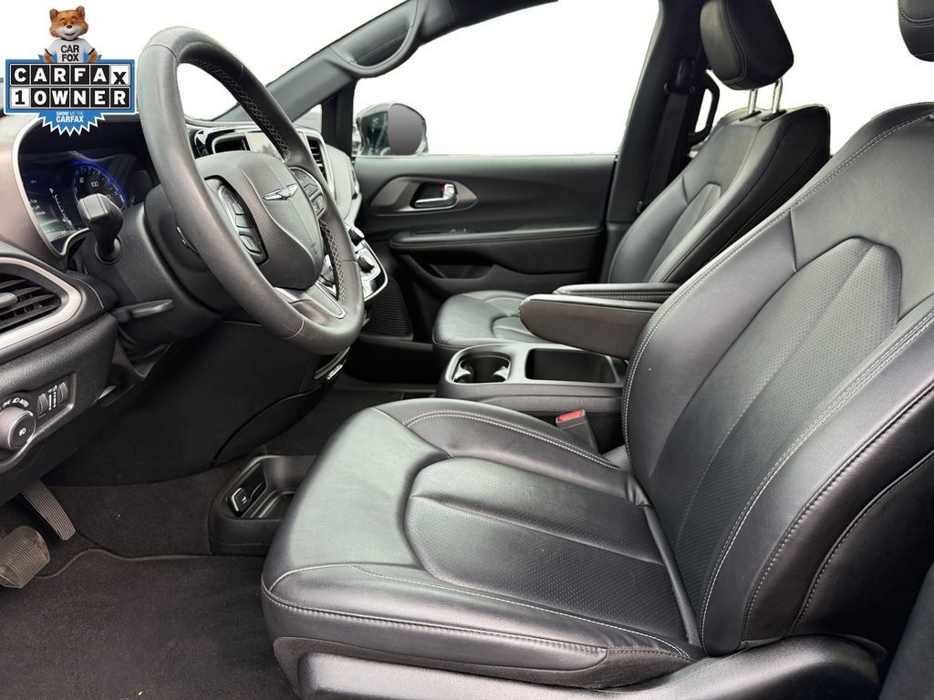 Used 2025 Chrysler Pacifica Select FWD image 9