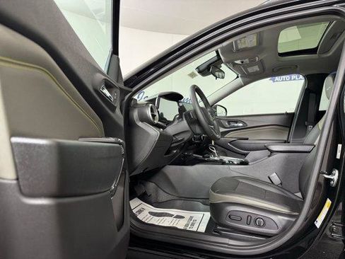 New 2025 Chevrolet Trax ACTIV w/ Sunroof Package image 11