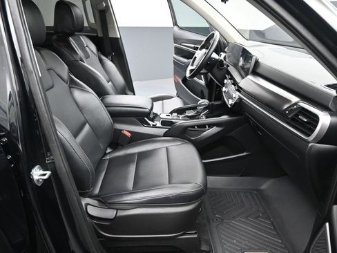 Used 2023 Kia Telluride LX image 6