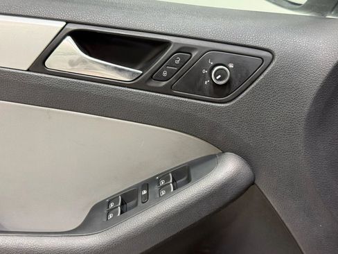 Used 2013 Volkswagen Jetta SE image 11
