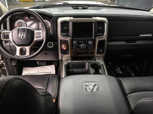 Used 2017 RAM 1500 Laramie w/ Convenience Group AWD/4WD image 32