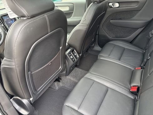 Certified 2025 Volvo XC40 B5 Core image 37