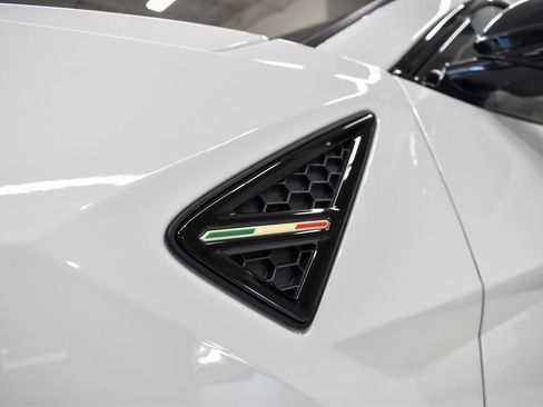Used 2024 Lamborghini Urus S AWD/4WD image 13