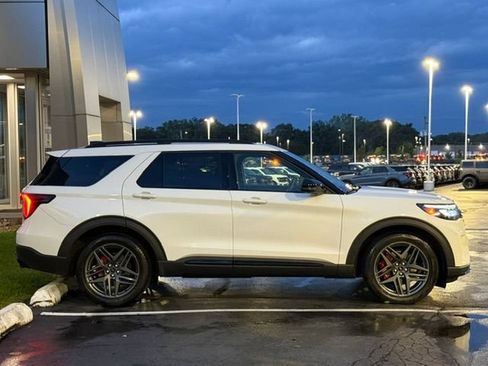 Used 2025 Ford Explorer ST w/ Sun And Sound Package AWD/4WD image 4