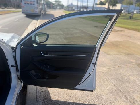 Used 2018 Honda Accord EX image 14