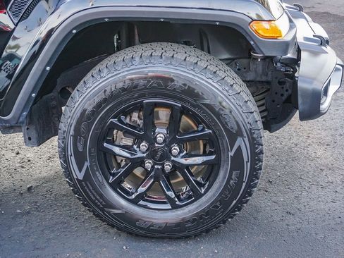 Used 2023 Jeep Gladiator Sport image 10