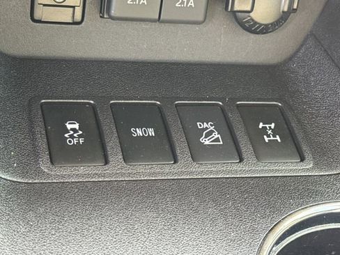 Used 2019 Toyota Highlander XLE AWD/4WD image 31