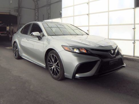 Used 2023 Toyota Camry SE FWD image 2