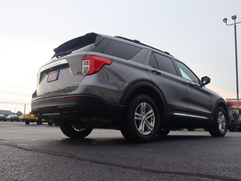 Used 2023 Ford Explorer XLT AWD/4WD image 18