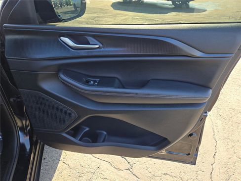 Certified 2025 Jeep Grand Cherokee Altitude image 7