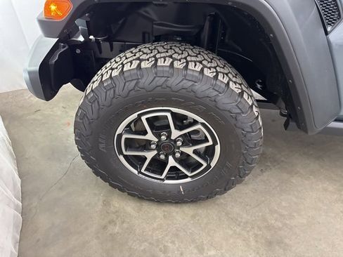 Used 2025 Jeep Wrangler Unlimited Rubicon image 18