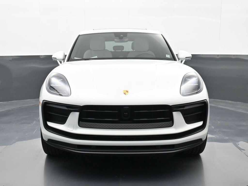 Certified 2025 Porsche Macan AWD/4WD image 29